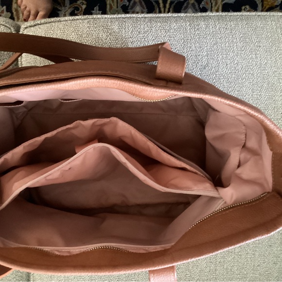 Tote 100% leather great for travel or work bag. - Picture 5 of 12